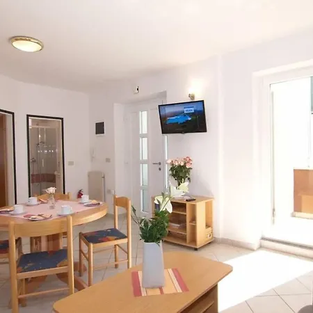 St Lucia Apartment *